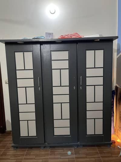 BED SET WITH CUPBOARD/WARDROBE with 2 side tabled