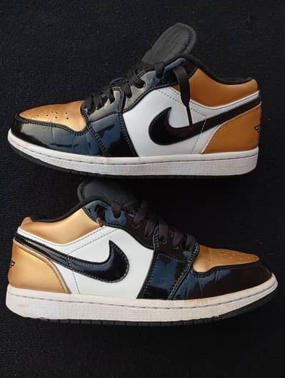 Air Jordan 1 Low Golden Toe