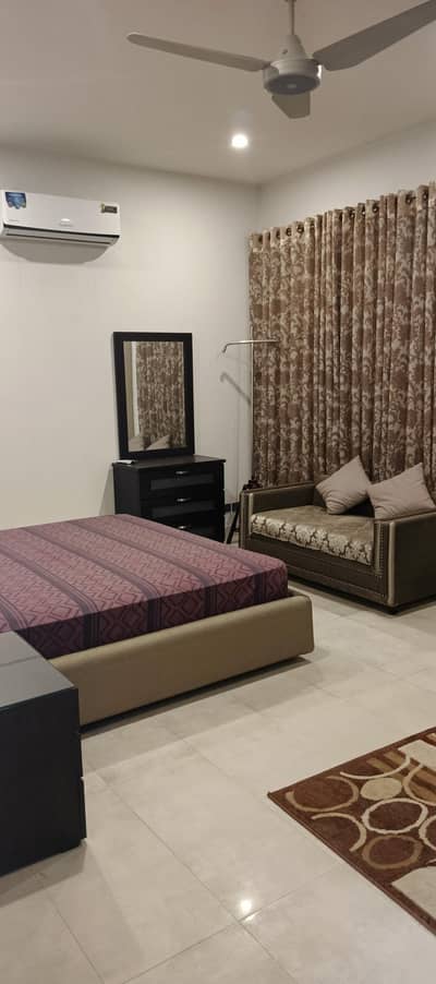 PHASE 6 1000 YARD FULLY FURNISHED BUNGALOW FOR RENT WITH POOL BASEMENT 4 BEDROOM ONLY FOR MULTI NATIONAL N FORNER CLIENT