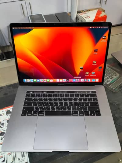 MacBook Pro 15-inch 2017 | Core i7 | 16GB RAM | 512GB SSD | Retina Dis
