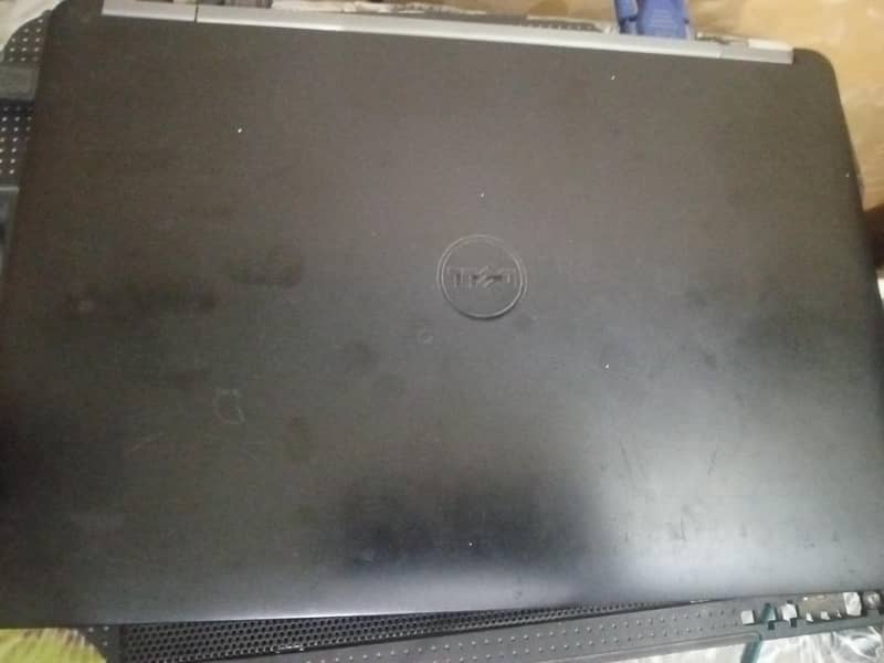 Latitude E5270 0