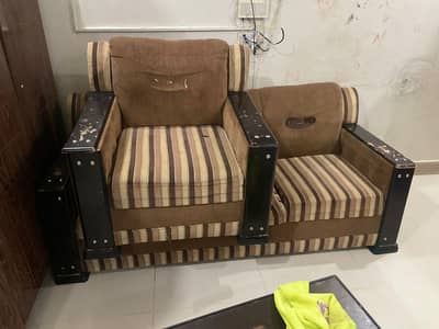 sofa set 6 seater condition good not required any poshish