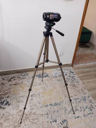 inca brand tripod stand from Australia.