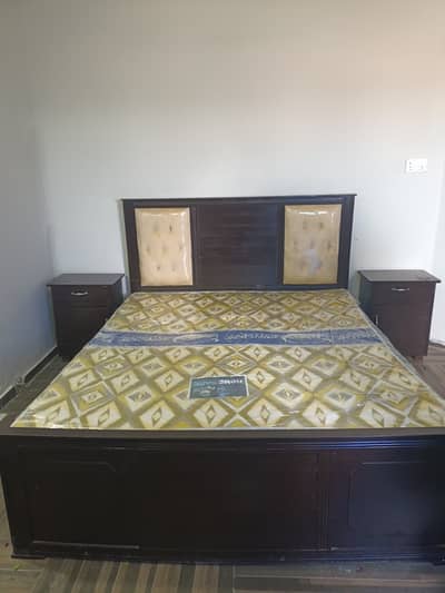 Bad sid table and new mattress