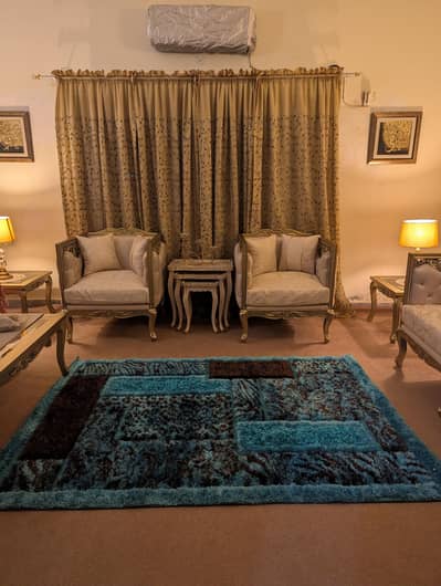 golden and turquoise theme curtains and rug