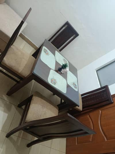 smart dinning with 4 chairs