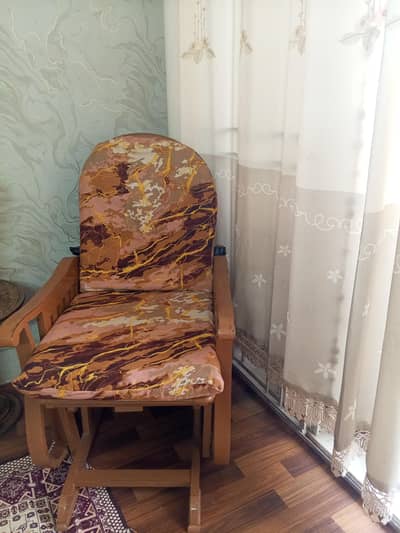 This chair 1 year used only or Good condition it