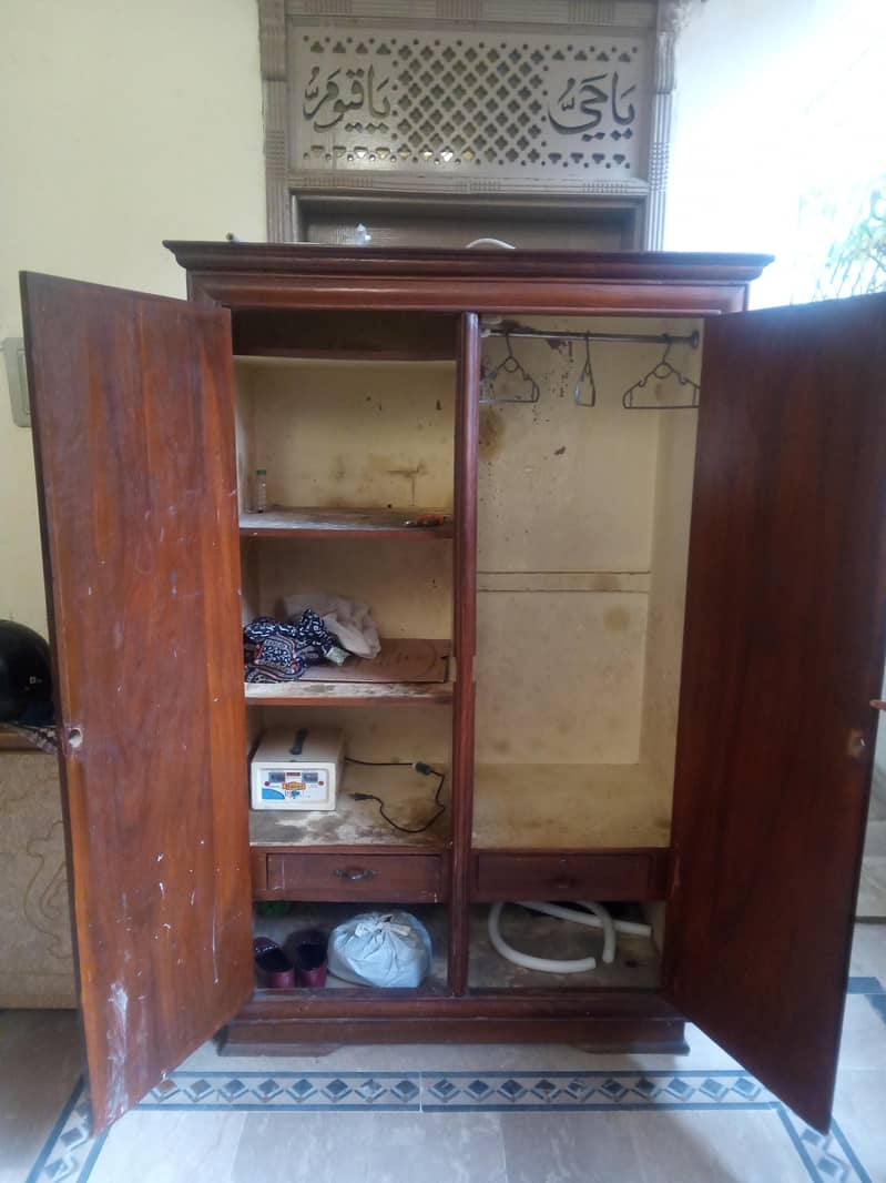 Cabinet 1