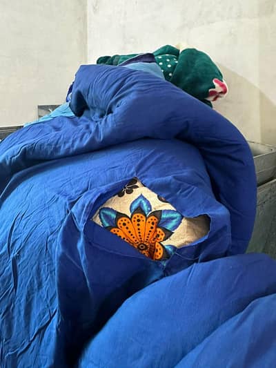 رضائیاں ویلوٹ کی برائے فروخت