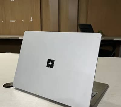 Microsoft surface laptop 2(i5/8th)8/256gb)4k tuch display slim laptop