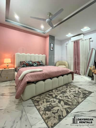 Perday and weekly basis 1 bed luxury apartments available on rent