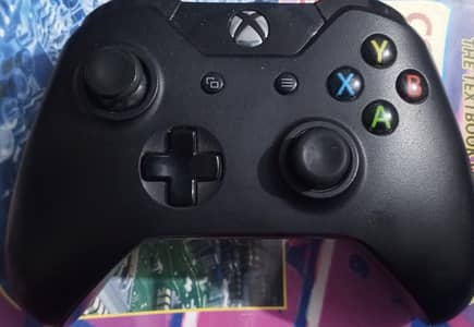 Xbox one s controller just like new with rechargeable battery