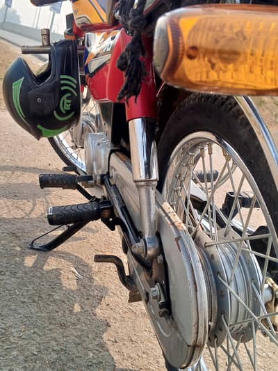 Honda 70 bike hai 25 model hai sale ke liye