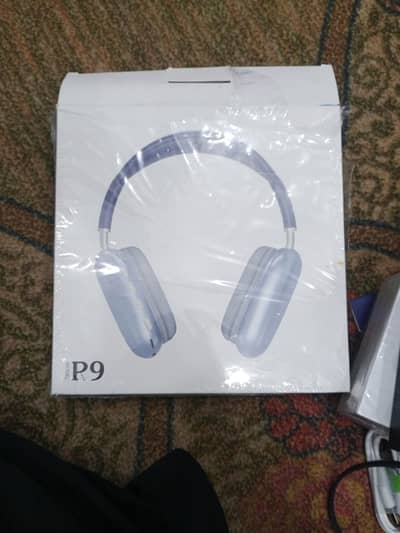 p9 headphone memory card system. . . . . . . .