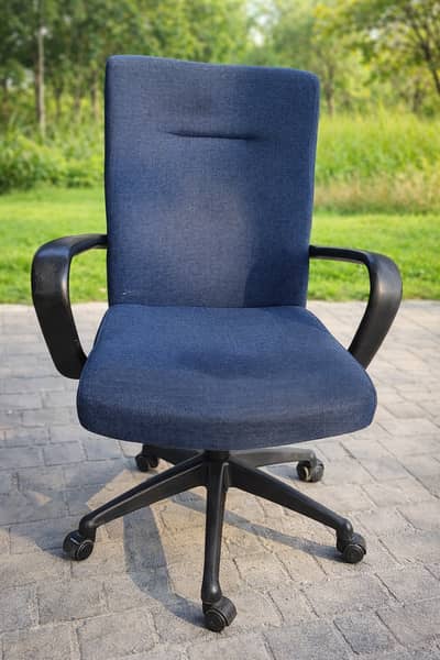Executive Office Chair – Adjustable & Comfortable
