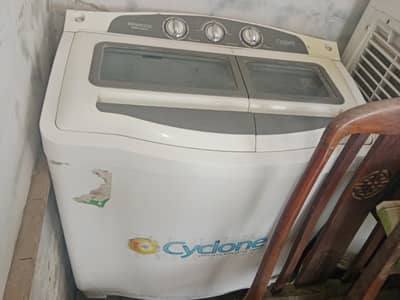 bahut acchi condition hai just 1 year youz