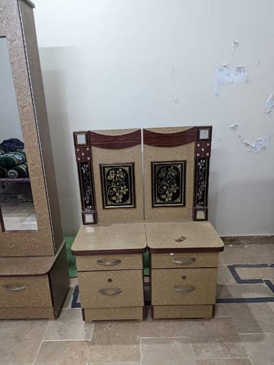 i want to sale my 2  bedrooms set