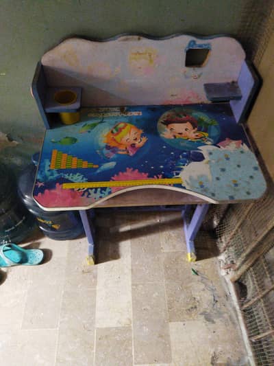 kids table best for study and art work,