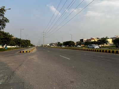 1 KANAL PLOT NEAR MCDONALDS AND PARK OWNER NEEDY