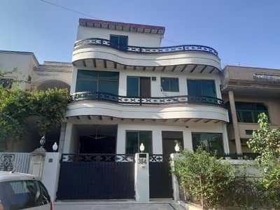 E-11 Beautiful Upper Portion 10/Marla Tiled Floor Very Reasonable Rent