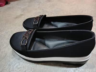Stylish black and white loafers (size 41 or 11)