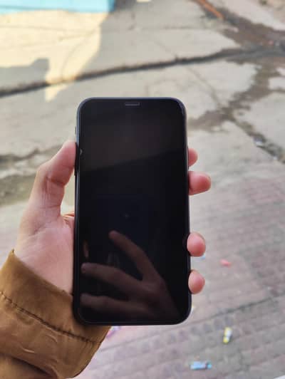 iphone 11 jv 10/10 condition