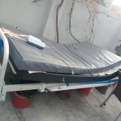 2 patients beds for sale in good condition
