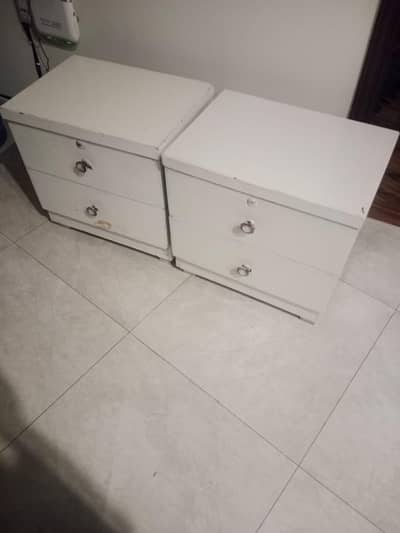 Wooden Queen Size Bed with 2 Side Tables & mattress