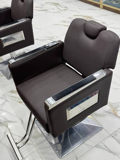 use chair for sale 10/10 condition  5