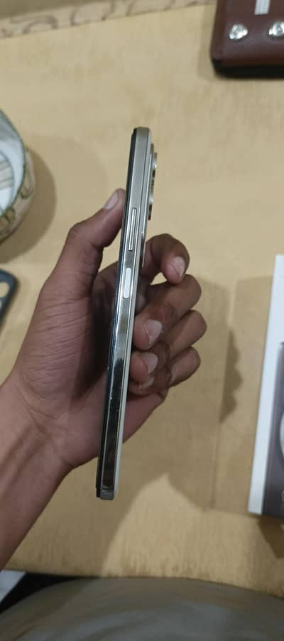 vivo y28 128gb 6+ mnth warranty ma ha complete box and charger sath ha