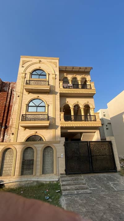 05 MARLA SPANISH TRIPPLE STORY SLIGHTLY USED HOUSE AVAILABLE FOR SALE AT PRIME LOCATION IN KHAYABAN-E-ZAFAR