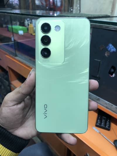 vivo y100