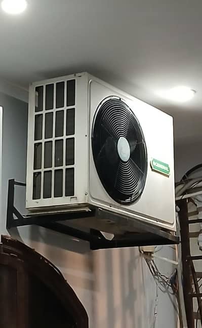 Genreal ac 2 ton  with remote good condition