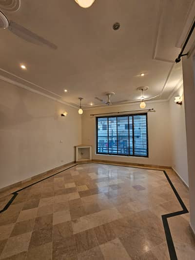 E-11 10 marla upper portion available for rent in e11 Islamabad