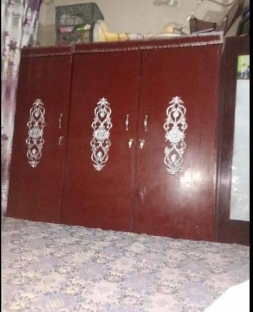 almari use me h saf new jesi