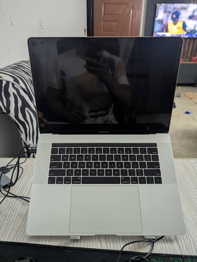 MacBook Pro 2019 | Core i7 | 16GB RAM | 512GB SSD | 15.4