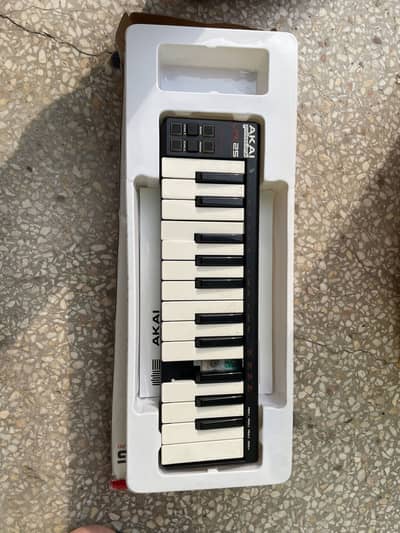 Akai LPK-25 Keyboard