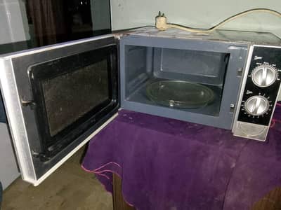 PEL Silverline Microwave Oven – Working Condition