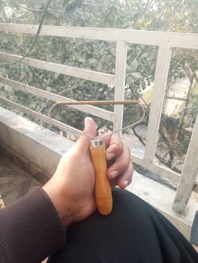 Lint Remover Manual With Wooden Handel ( With Delivery charges )