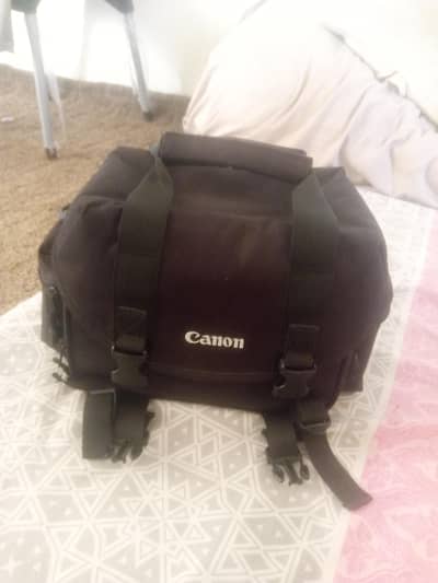 Canon 600d with 18.55 lans . buttery. charger . with 8gb memery card