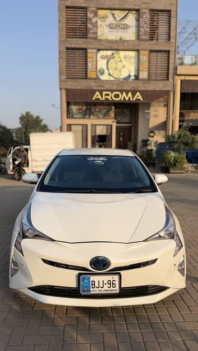 Toyota prius 2015 model 2022 registered