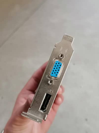 AMD radeon r5 430 1Gb ddr5 128 bit