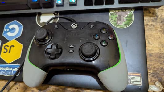 Razer Wolverine V2 Xbox Series S/X