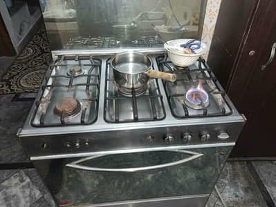 IZone Gas Oven with five burners