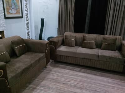 only few weeks used  6 seater sofa set in 10/10 condition