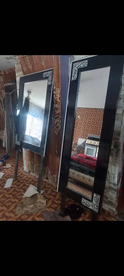 2 pic mirrors 10/10 condition