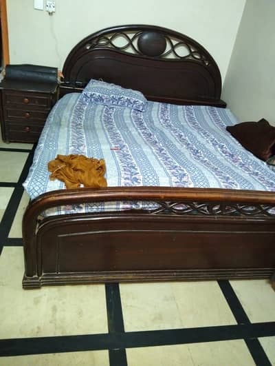 King Size Bed, Side Tables, Dressing Table, Divider