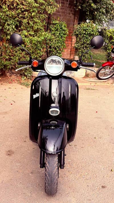 Road prince Scooty 100 CC petrol totall new scooty 3500 km driven only