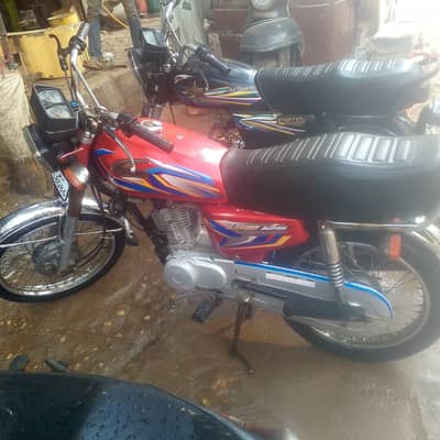 united 125 red color