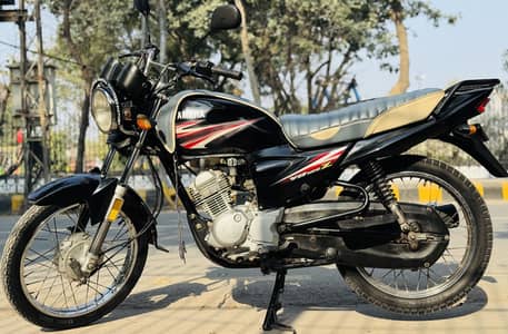 Yb125z Total orignal bike neat and clean golden num (152)